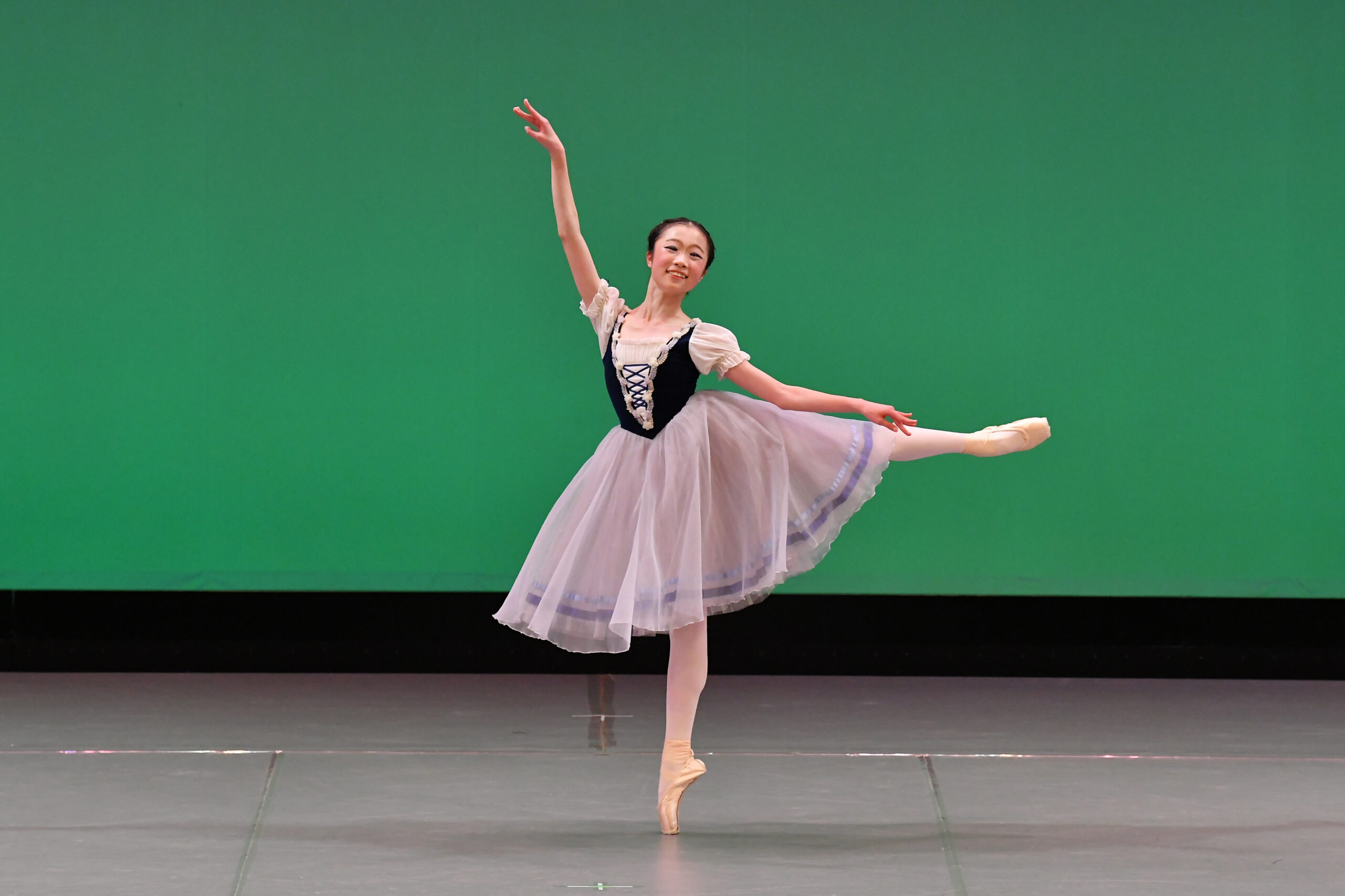 ジュニア２部 女性 第2位　伊藤 杏「ジゼル第1幕よりジゼルのVa」 2007-62　撮影：古都栄二（テス大阪）