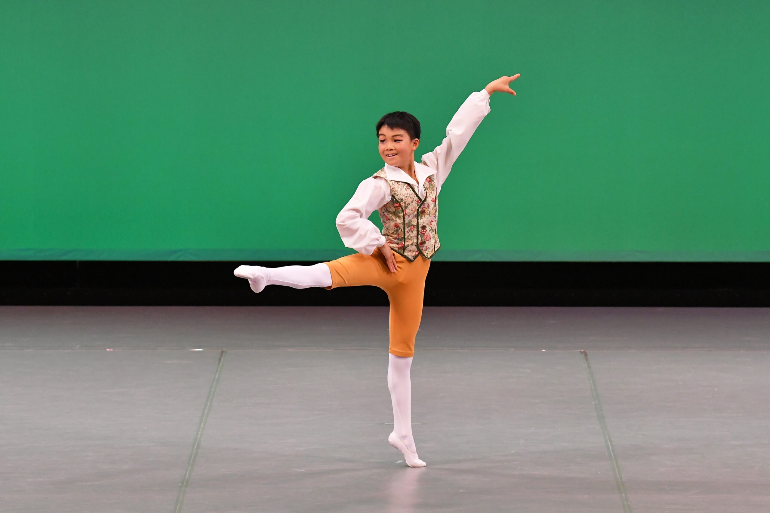 ジュニア２部 男性 第1位　佐藤輝琉「ラ・フィーユ・マル・ガルデよりコーラスのVa」 6003-60　撮影：古都栄二（テス大阪）