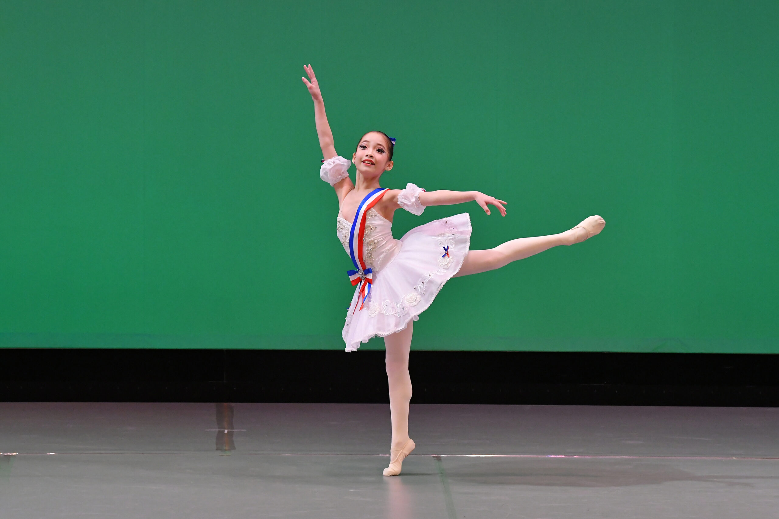 バレエシューズ部門　第3位　島田央那「パリの炎よりVa」 8001-11　撮影：古都栄二（テス大阪）